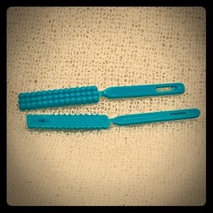 80’s nostalgia blue hair clip pair- New ✨🐳